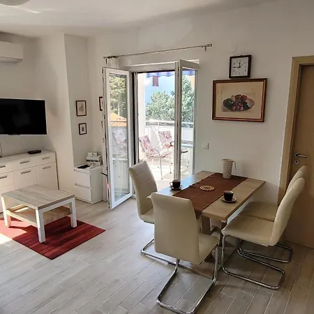 Luvano's Place - Principality Of Zarijak アパート プナト